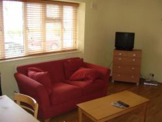 			MUST BE SEEN!, 3 Bedroom, 1 bath, 1 reception Flat			 Willesden Lane, WILLESDEN GREEN NW2